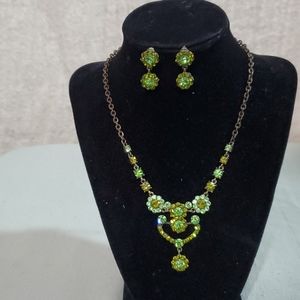 Beautiful Vintage look Necklace Set